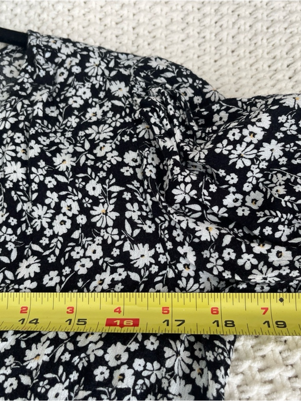 Abercrombie & Fitch Black White Floral Bodysuit Top Size Medium Snaps Y2K - Picture 10 of 13
